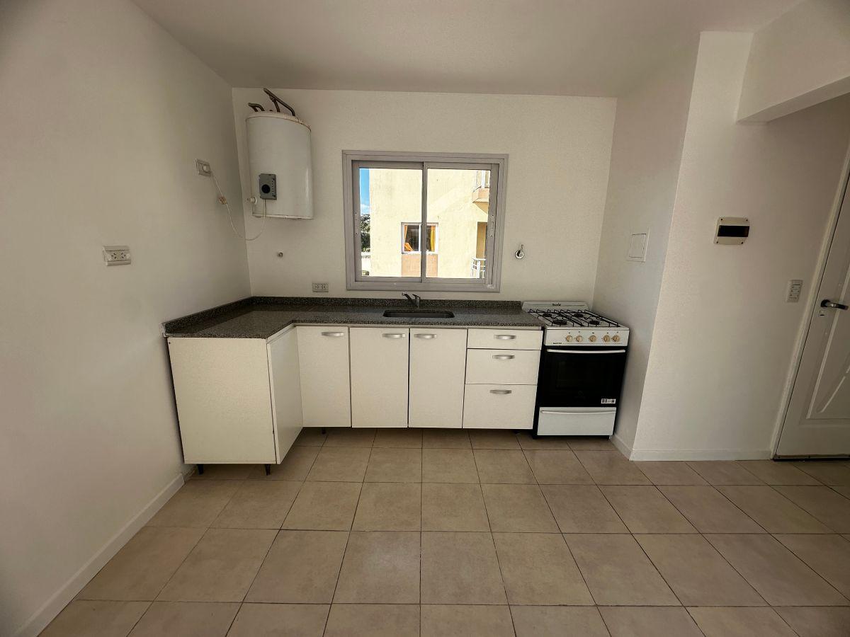 Foto de Departamento en alquiler 2 ambientes con cochera Moreno, imagen 4