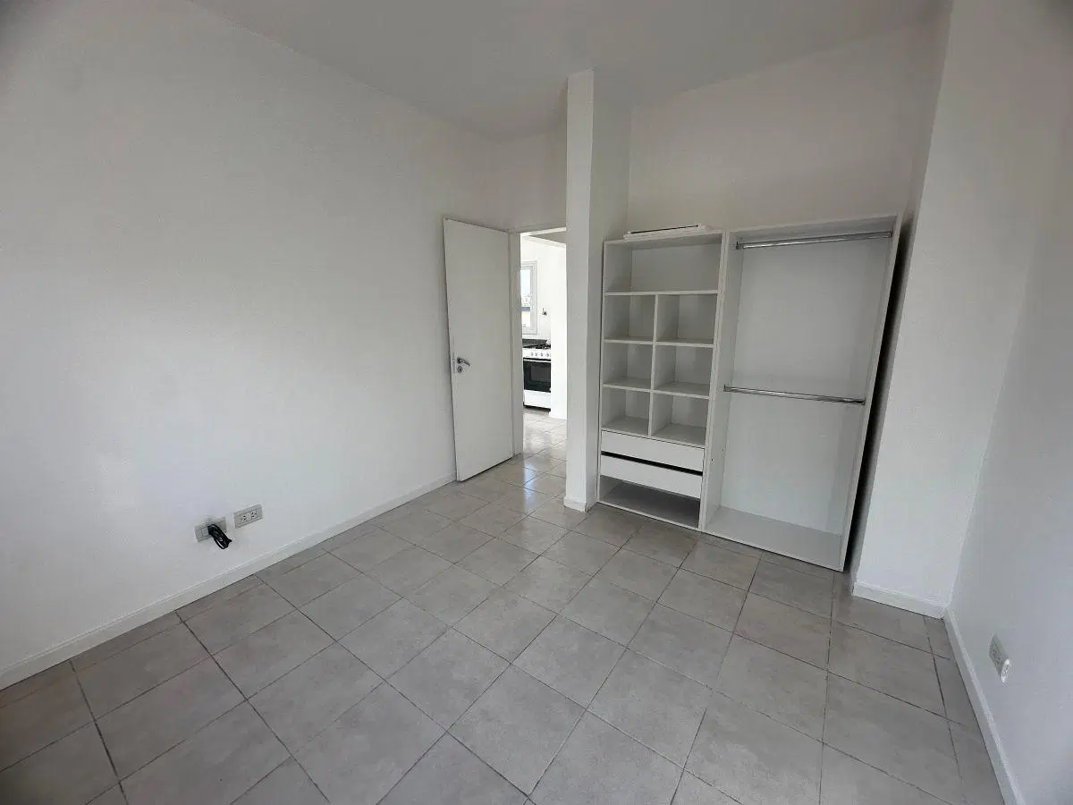 Departamento en alquiler 2 ambientes con cochera Moreno 2