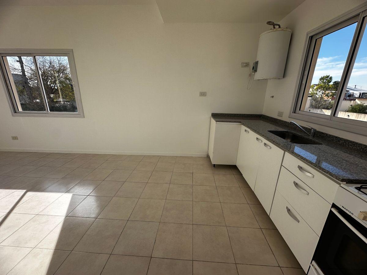Foto de Departamento en alquiler 2 ambientes con cochera Moreno, imagen 1