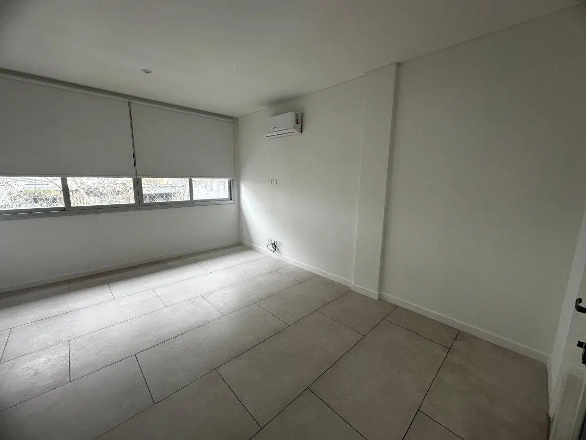 Departamento 2 ambientes en alquiler con cochera Moreno 2