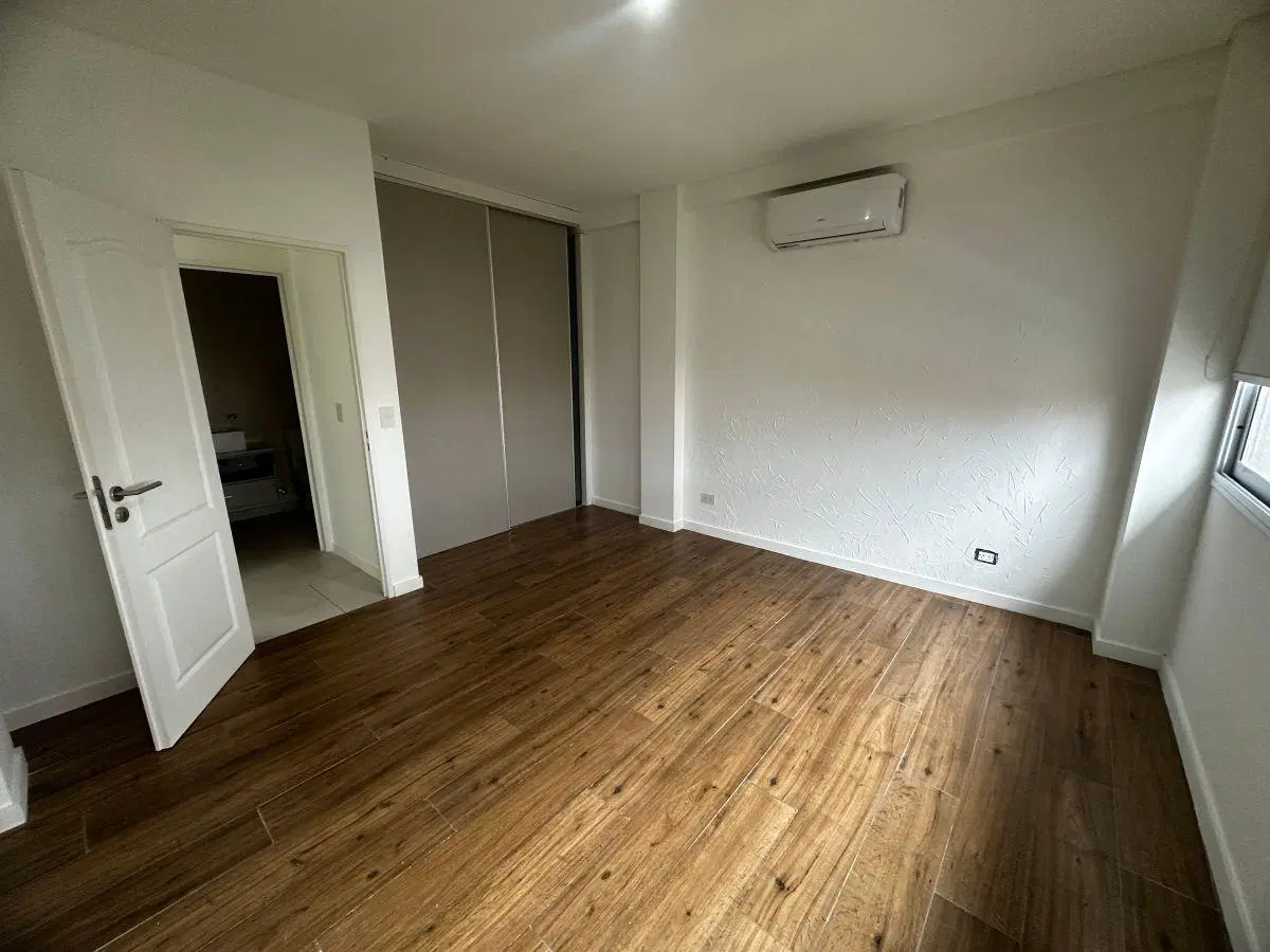 Departamento 2 ambientes en alquiler con cochera Moreno 3