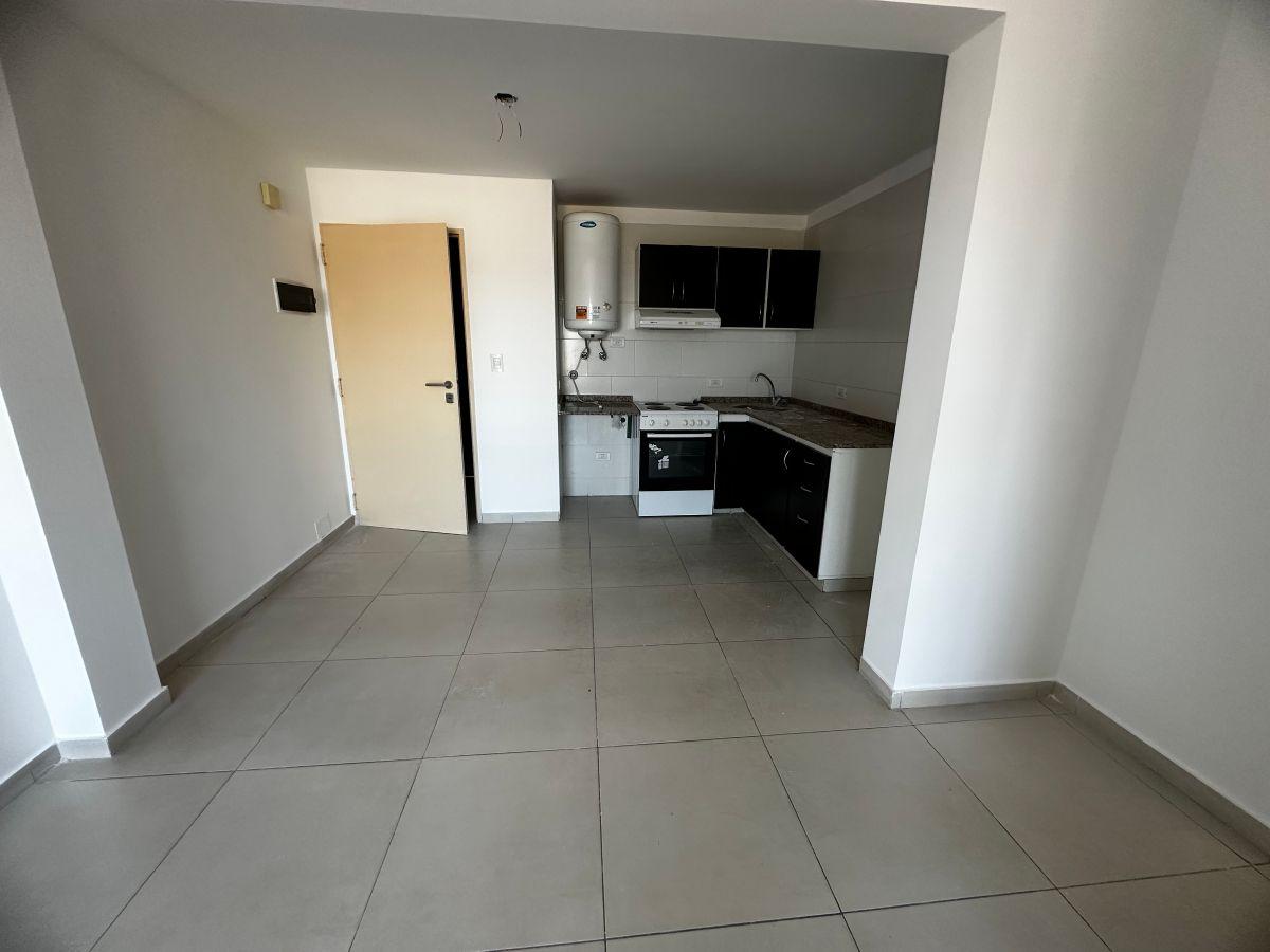 Foto de Departamento 2 ambientes con cochera en alquiler Moreno, imagen 2