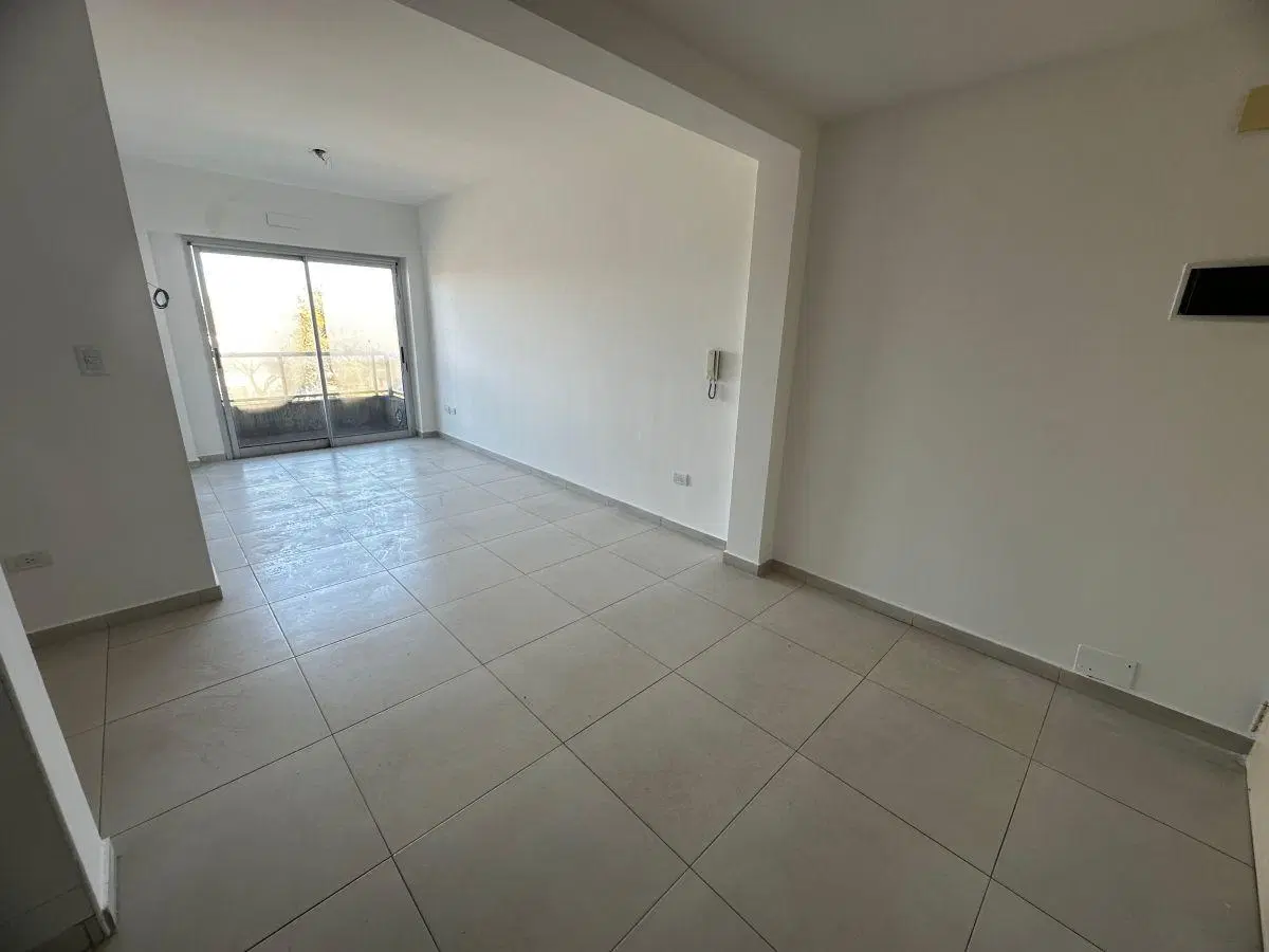 Departamento 2 ambientes con cochera en alquiler Moreno 1