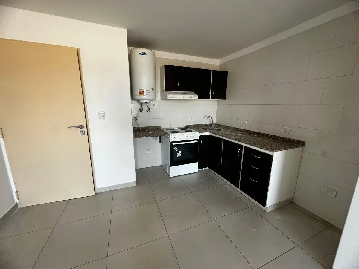 Departamento 2 ambientes con cochera en alquiler Moreno 8