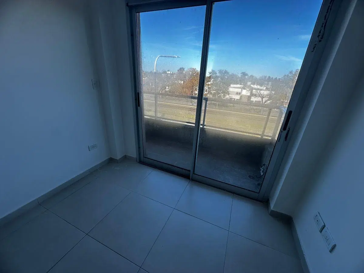 Departamento 2 ambientes con cochera en alquiler Moreno 4