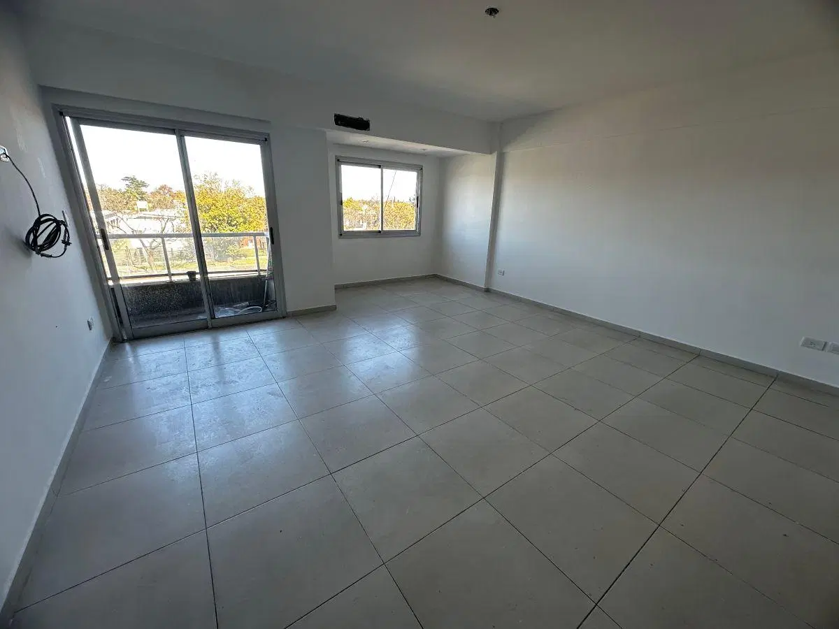 Departamento 2 ambientes en alquiler con cochera Moreno 1