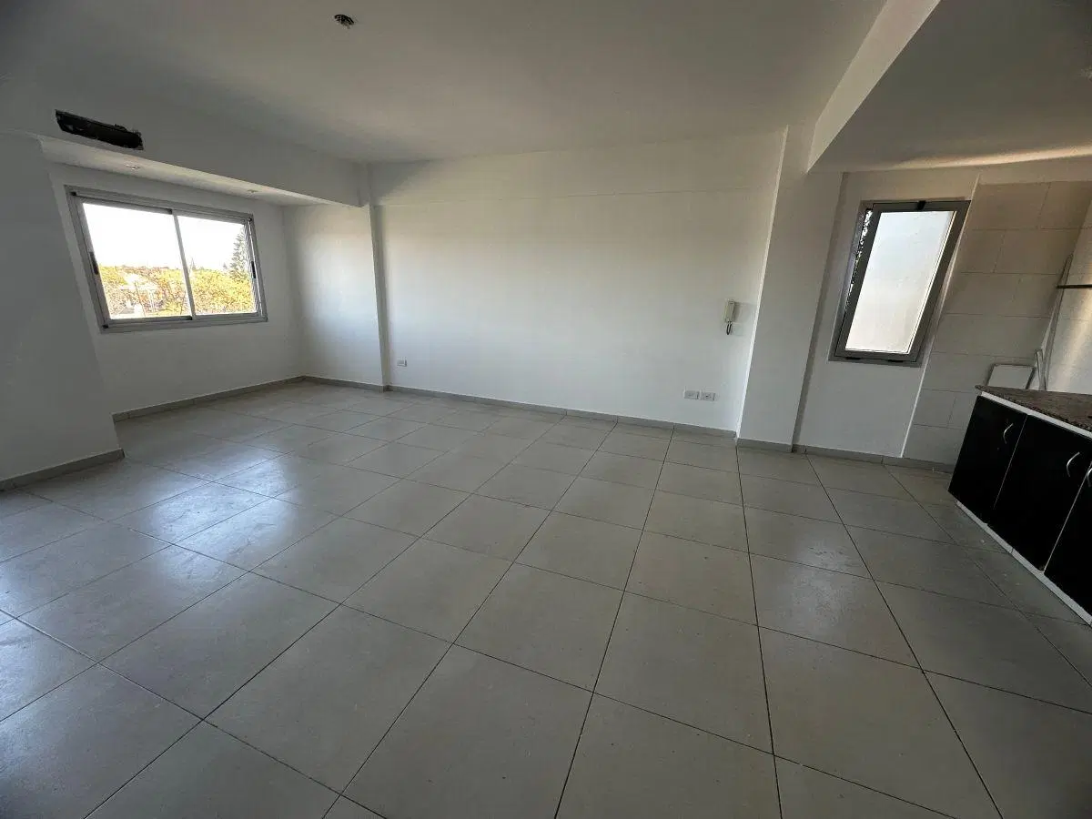 Departamento 2 ambientes en alquiler con cochera Moreno 2