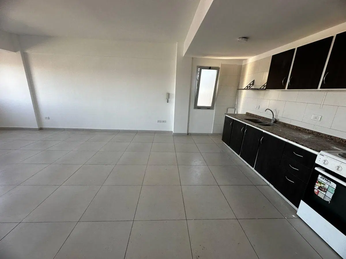Departamento 2 ambientes en alquiler con cochera Moreno 5