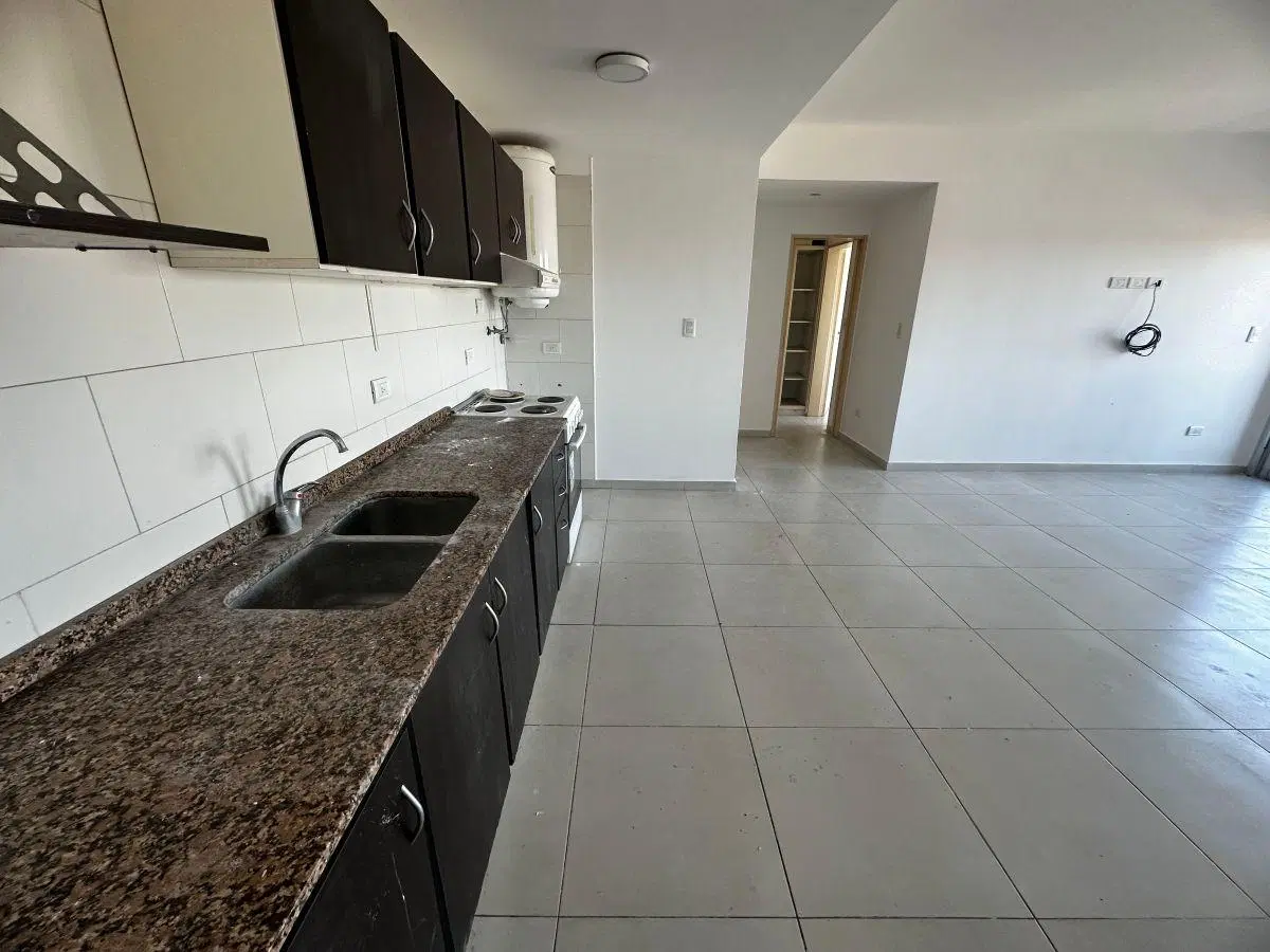 Departamento 2 ambientes en alquiler con cochera Moreno 8