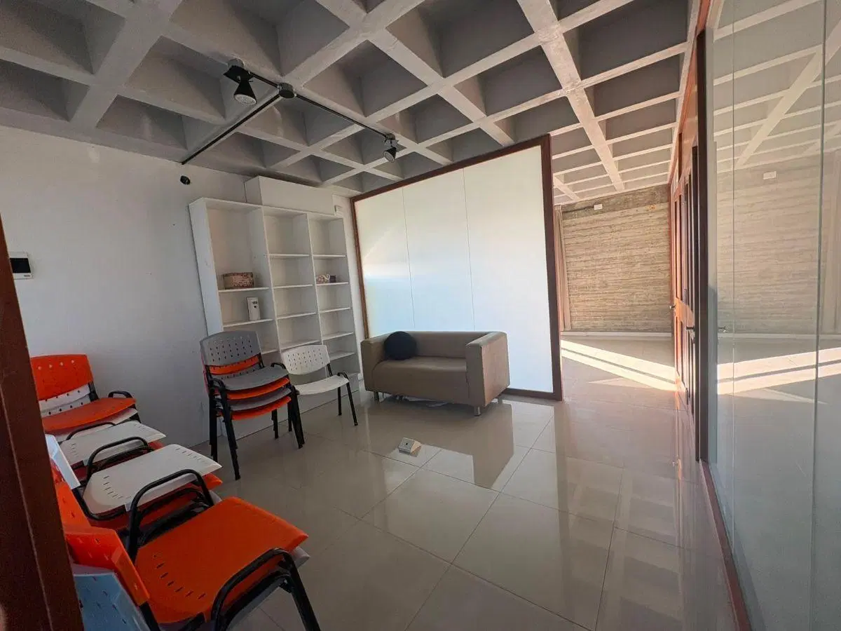 Alquiler de oficina comercial en Moreno 3