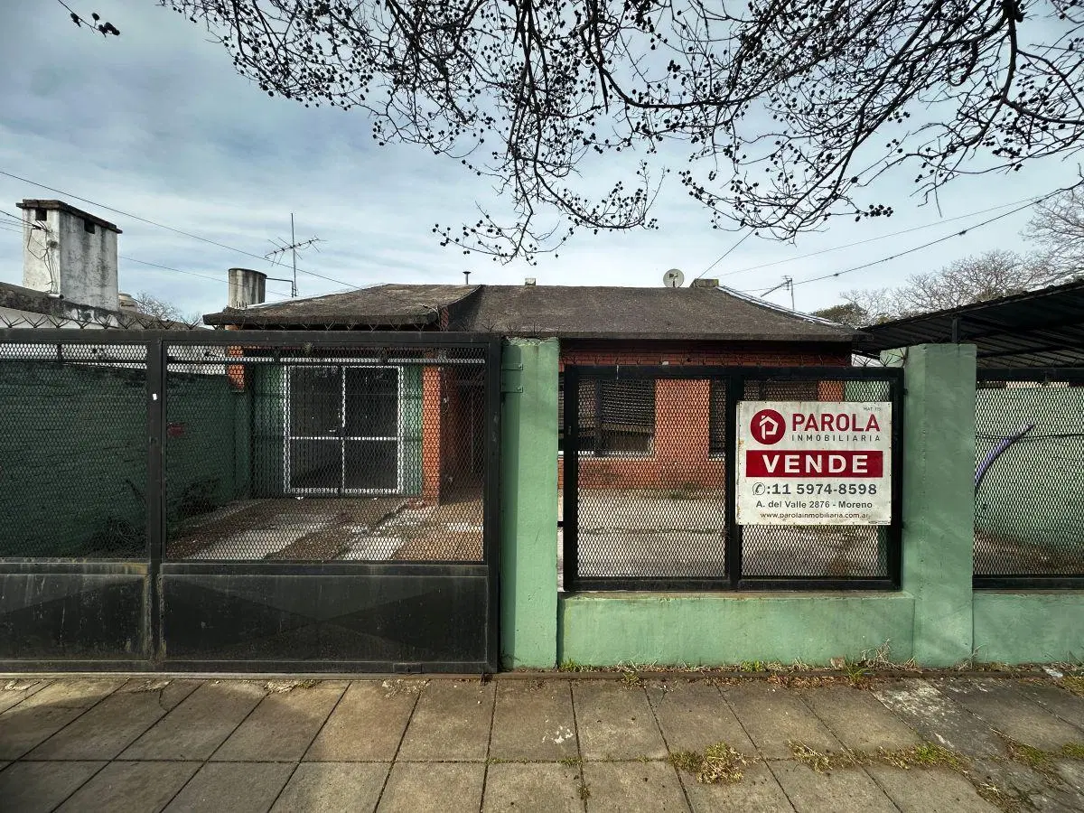 Casa en alquiler con 4 dormitorios, cochera y pileta en Moreno 2