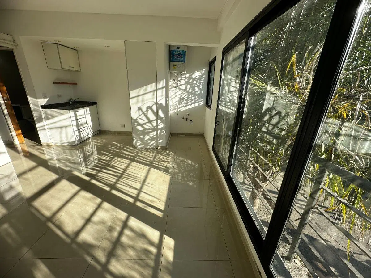 Departamento monoambiente en alquiler con cochera Moreno 4
