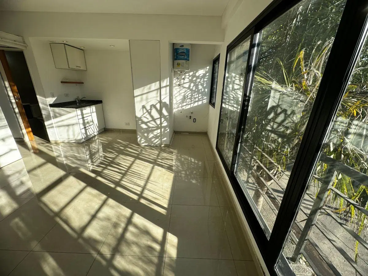 Departamento monoambiente en alquiler con cochera Moreno 8