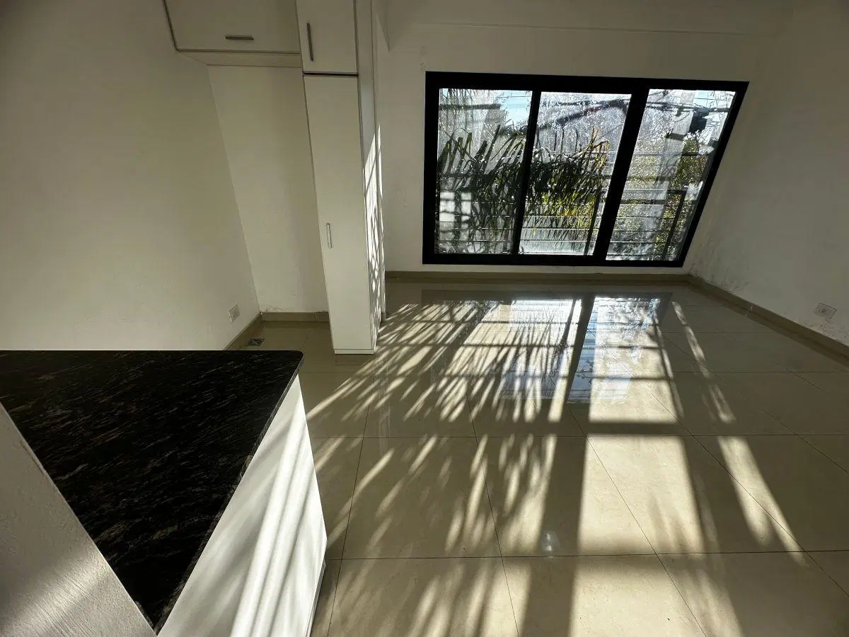 Departamento monoambiente en alquiler con cochera Moreno 5