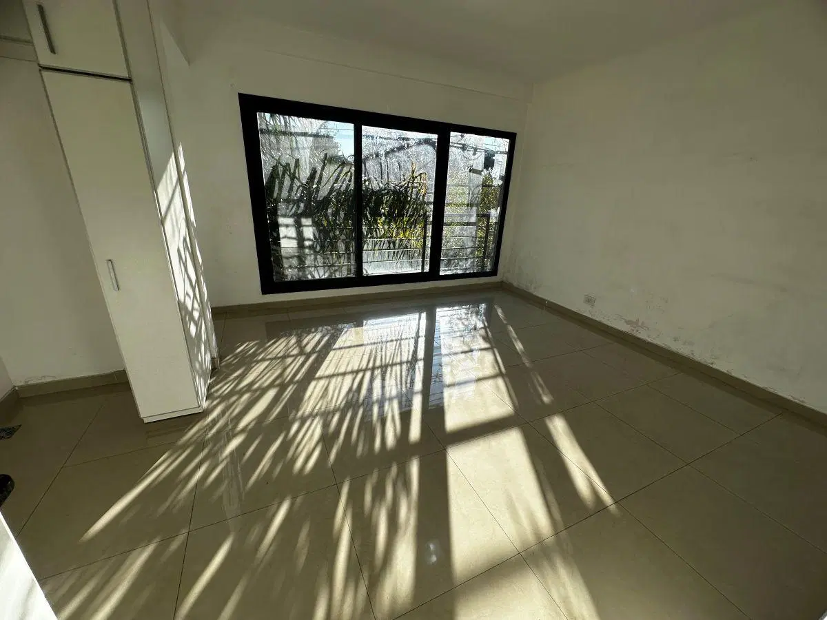 Departamento monoambiente en alquiler con cochera Moreno 2
