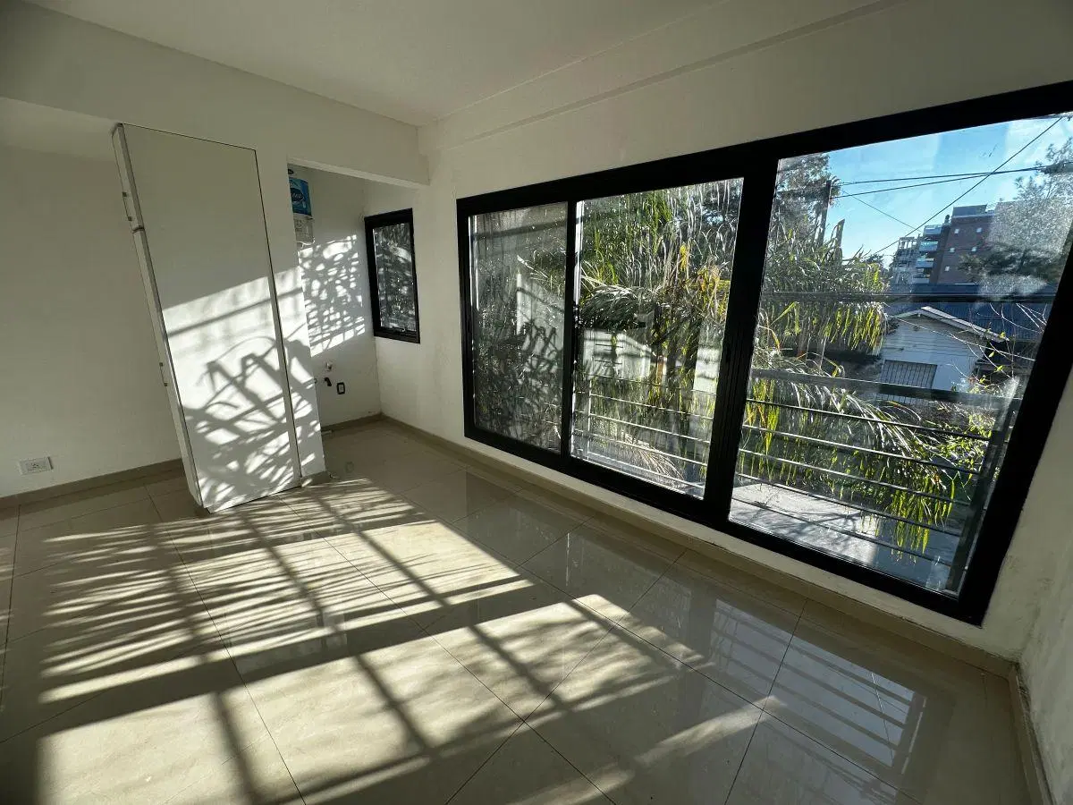 Departamento monoambiente en alquiler con cochera Moreno 1