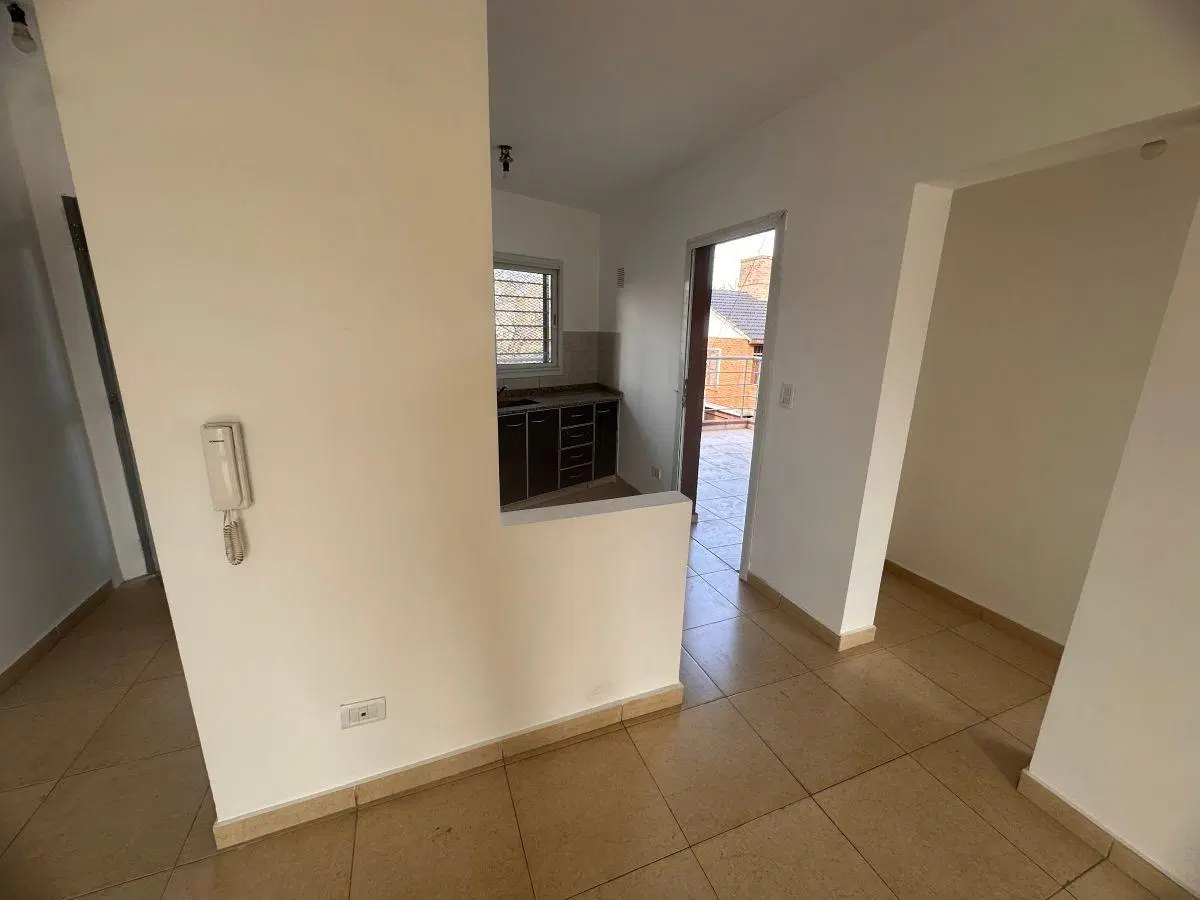 Departamento en alquiler 2 ambientes con cochera Moreno 8