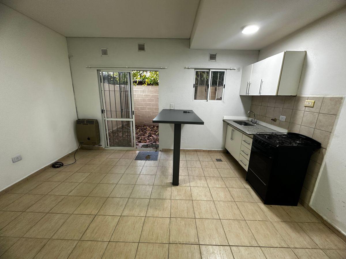 Foto de Departamento 2 ambientes en alquiler con patio en Moreno, imagen 4