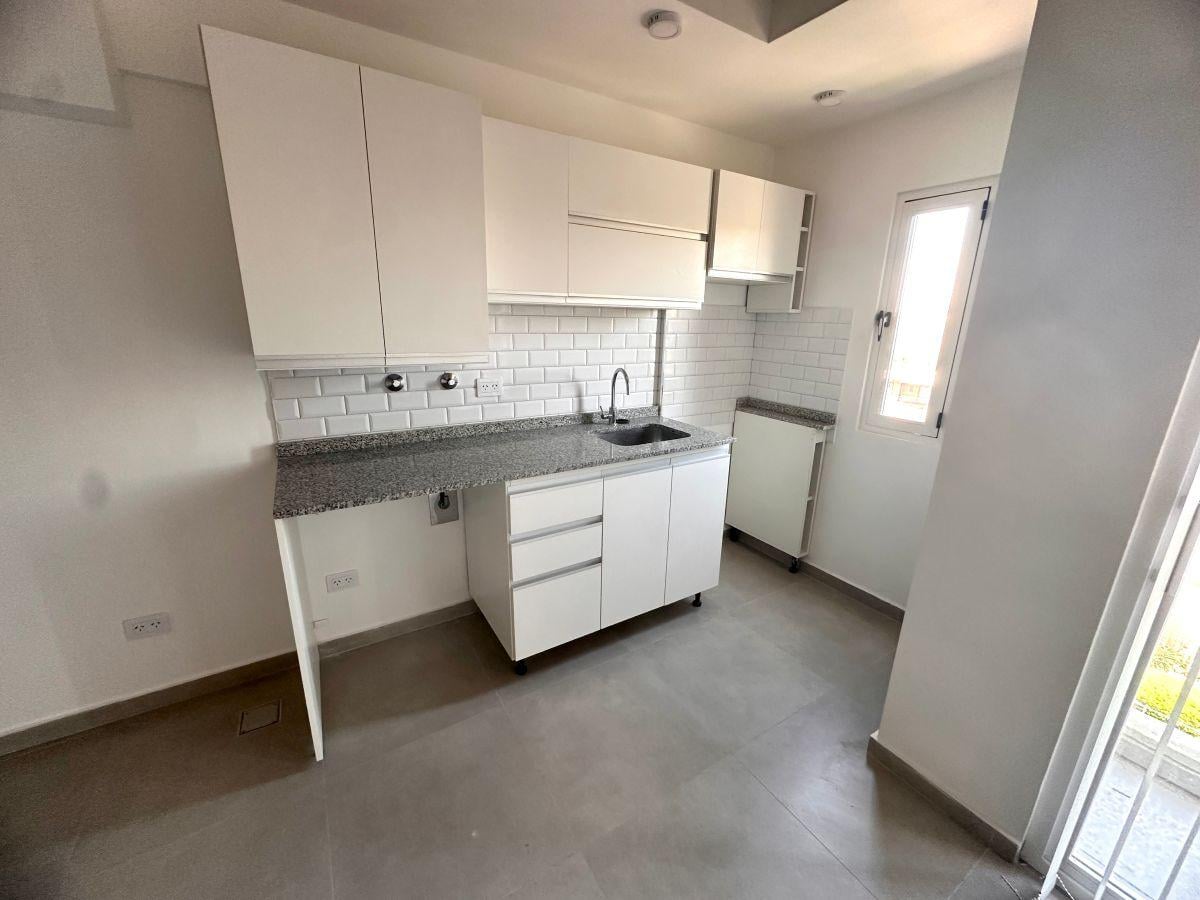 Foto de Departamento monoambiente en alquiler en Moreno, imagen 2