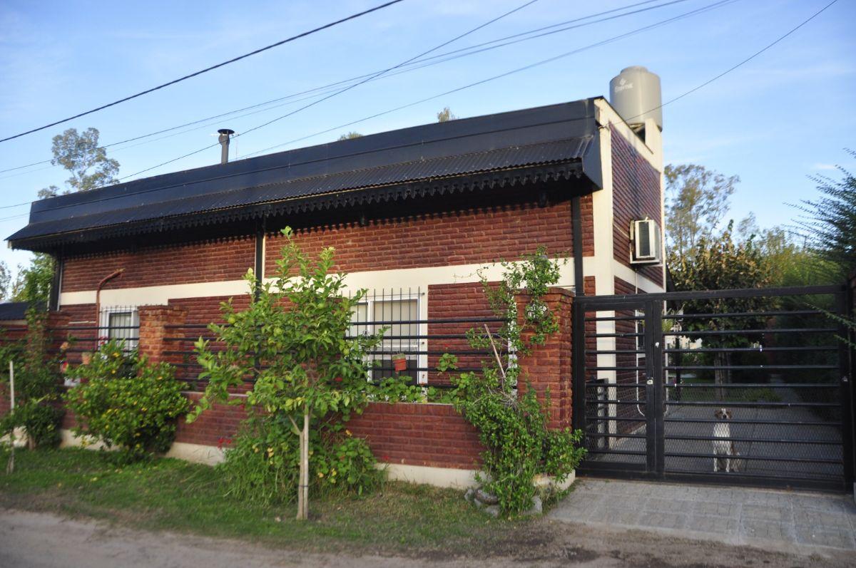 Foto de Casa en venta con pileta en Moreno, imagen 1