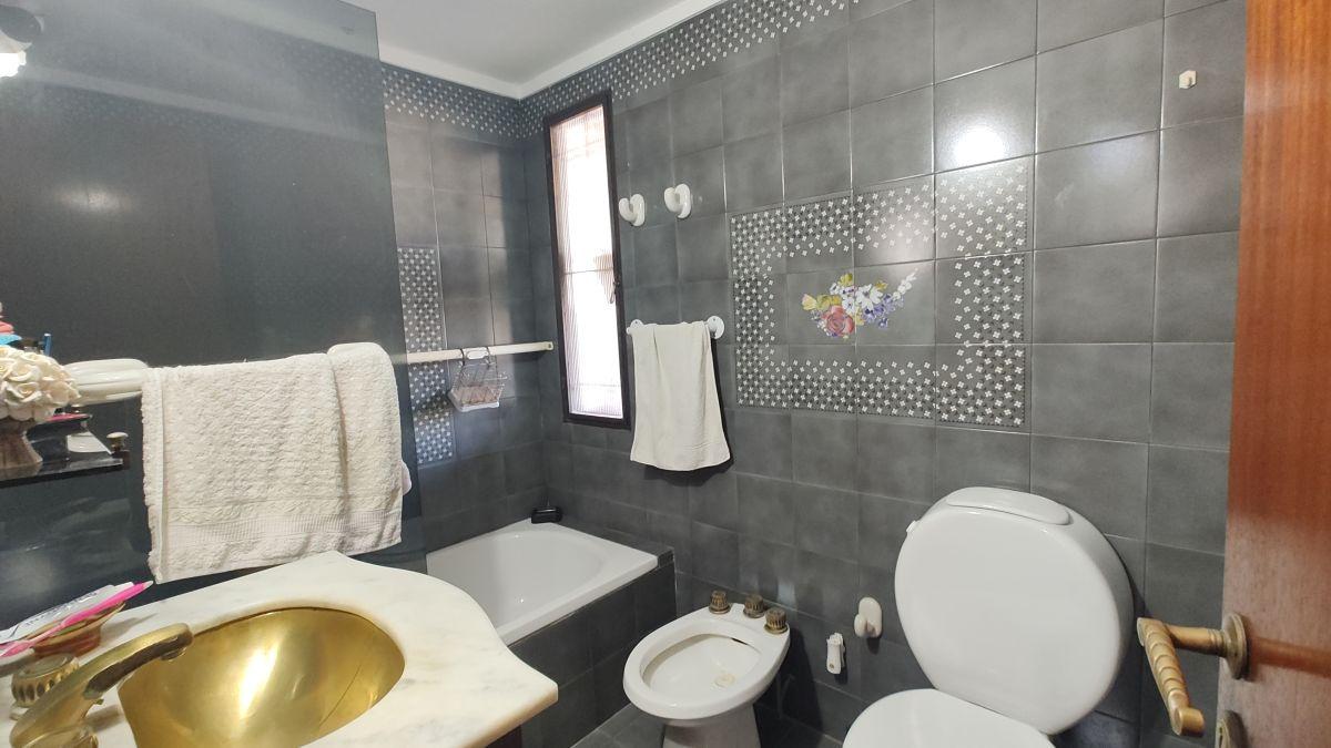 Chalet cuatro dormitorios quincho jardin pileta en venta en Martínez
