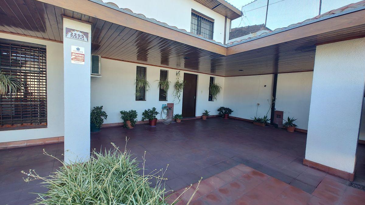 Chalet cuatro dormitorios quincho jardin pileta en venta en Martínez