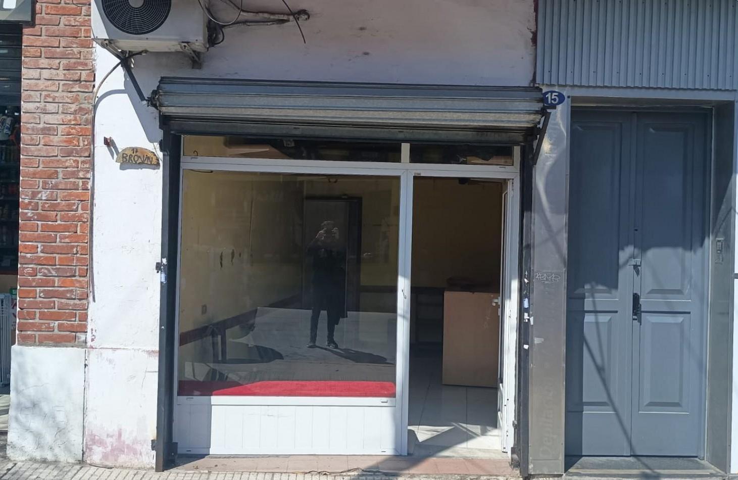 local comercial vidriera, salon y toilette