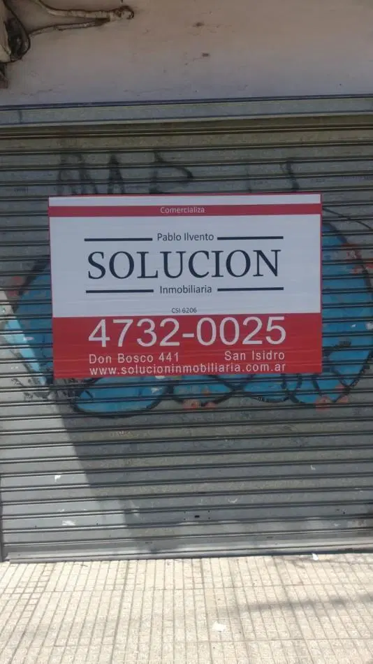 local comercial vidriera, salon y toilette 1