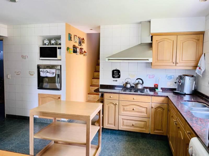 Casa en Venta de 3 Dorm. en La Colina 2