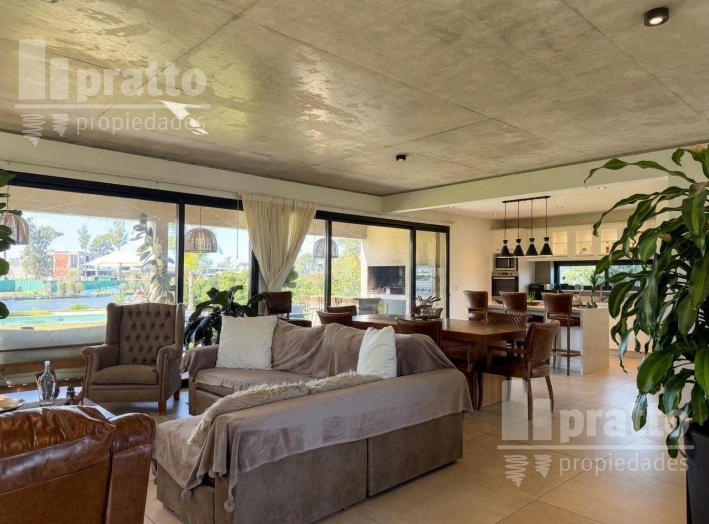 Foto de CASA A LA LAGUNA, Barrio Laguna Grande, Villanueva, imagen 1