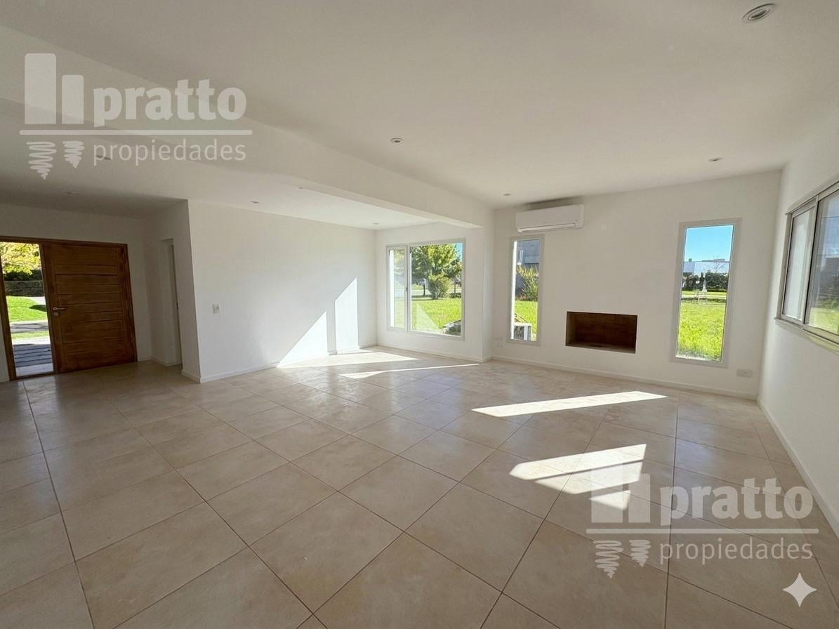 Foto de Casa en venta de 4 dormitorios en Puertos Acacias, imagen 1