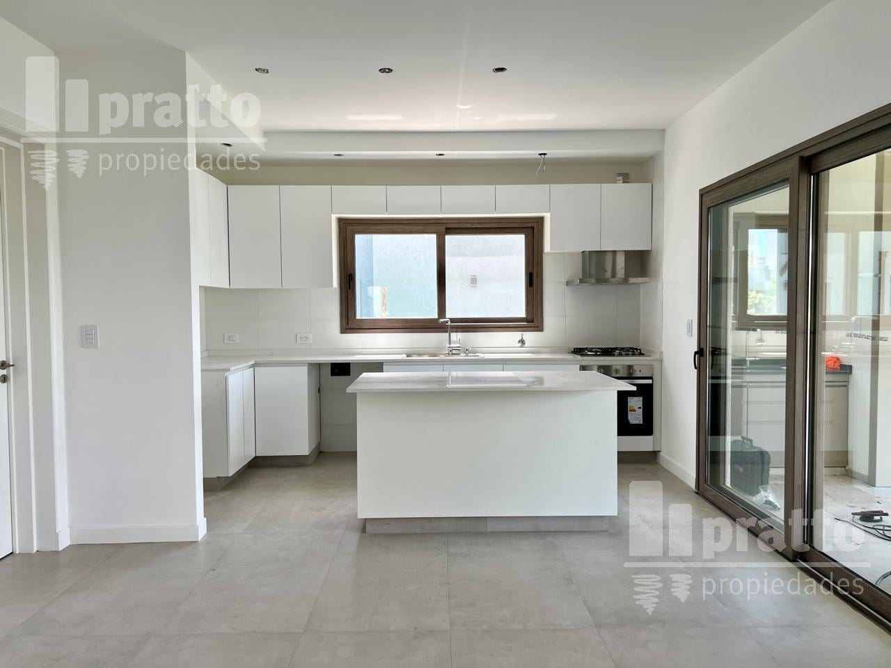 Foto de Casa de 4 dormitorios Escritorio y Playroom a la laguna, imagen 5