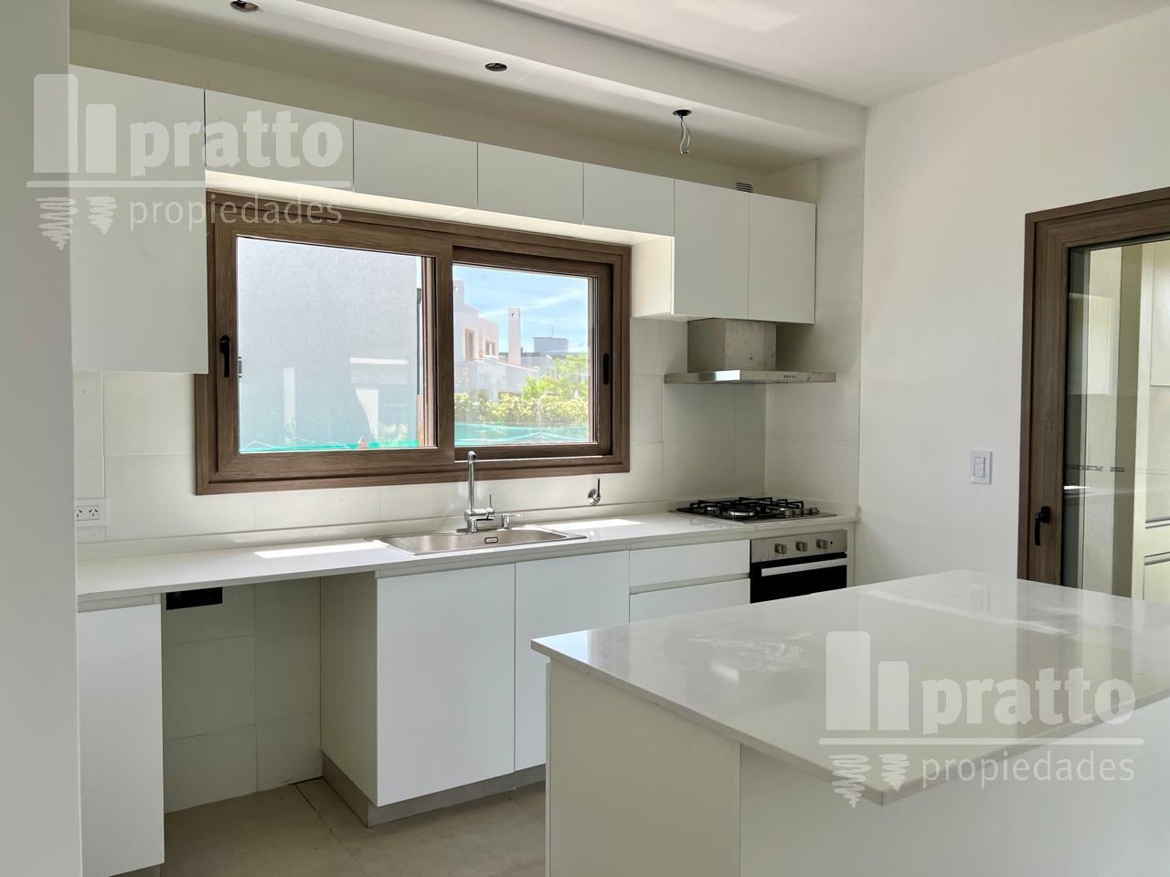 Foto de Casa de 4 dormitorios Escritorio y Playroom a la laguna, imagen 4