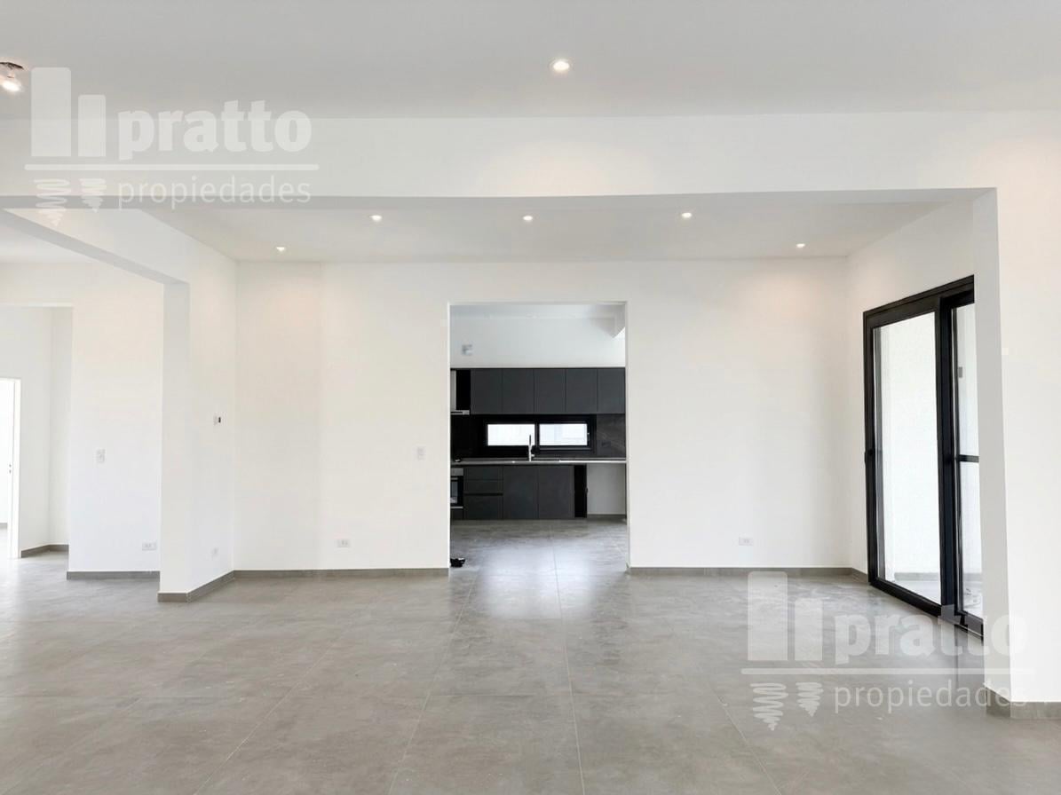 Foto de Casa en venta de 4 dormitorios en Laguna Grande, imagen 2