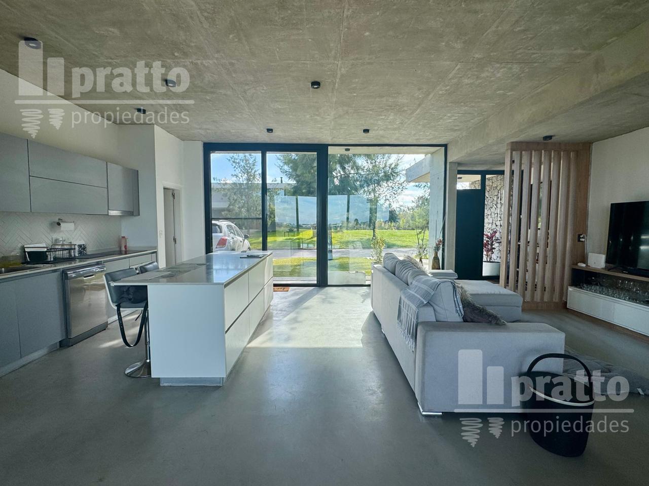 Foto de Casa al río con amarra propia, pileta climatizada y tecnología, imagen 2