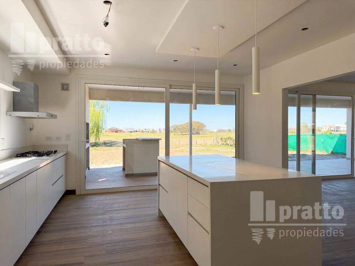 Foto de Casa en venta de 4 dormitorios en El Cantón Golf, imagen 3