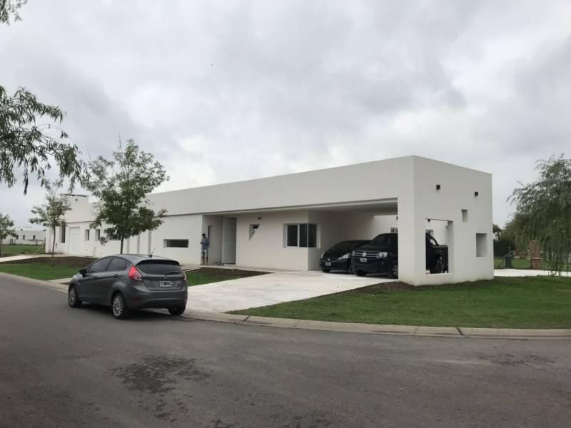 Foto de Hermosa casa a la laguna en San Benito, imagen 2