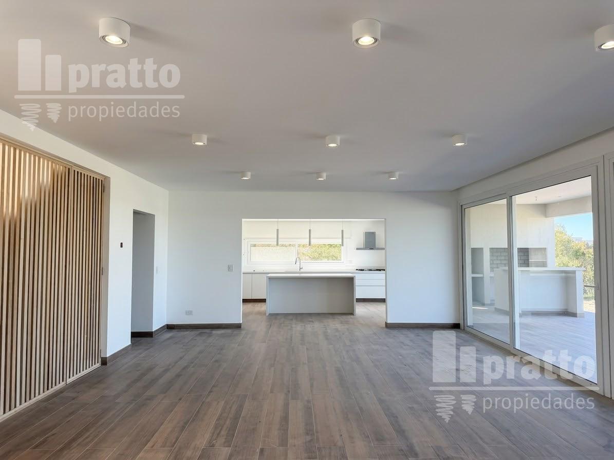 Foto de Casa en venta de 4 dormitorios en El Cantón Golf, imagen 1