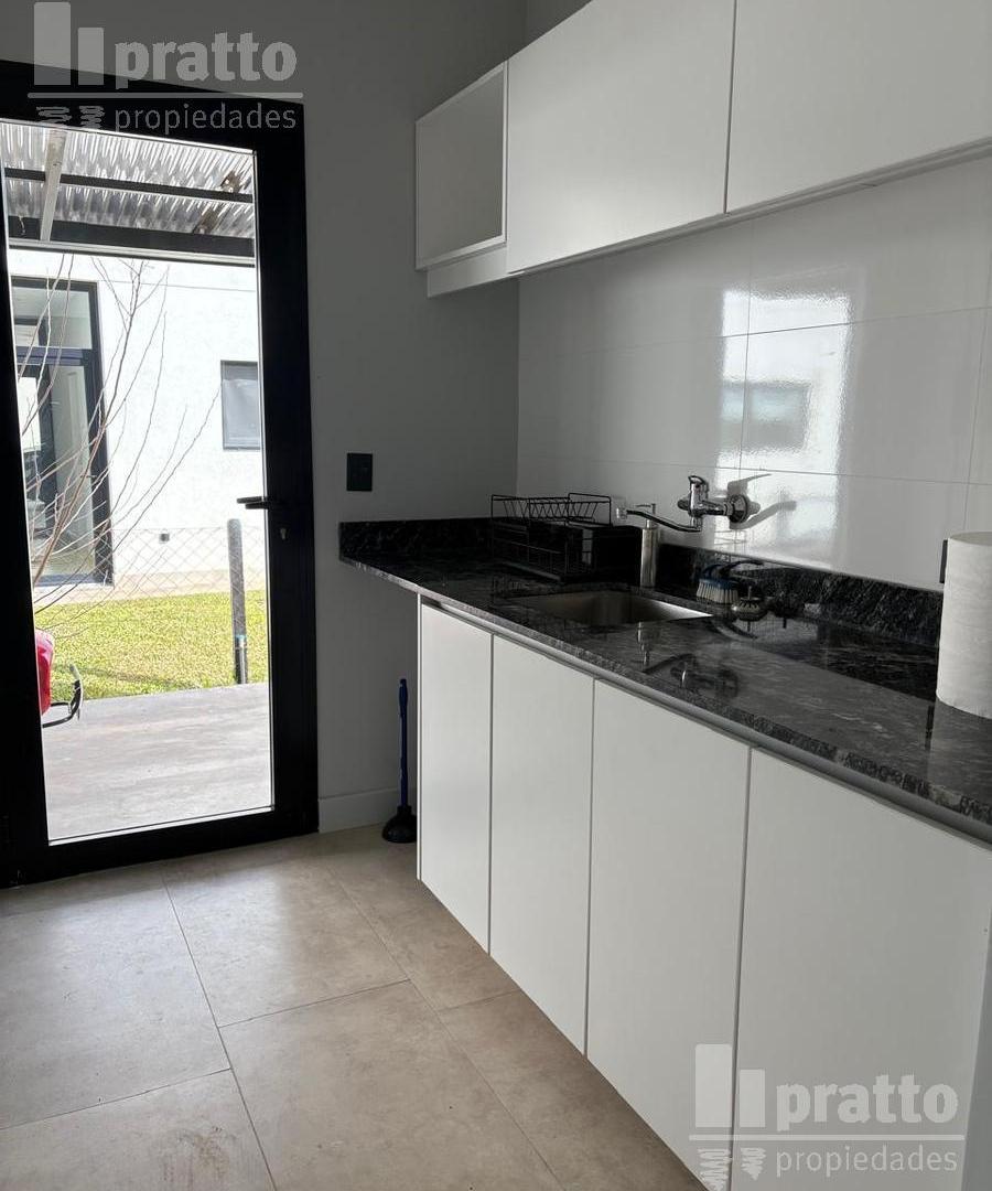 Foto de Casa en venta de tres dormitorios en Ceibos Puertos del lago, imagen 4