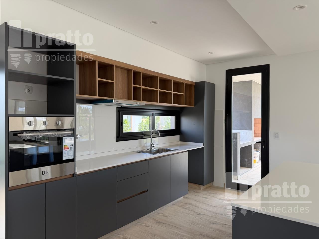 Foto de Casa en venta de 4 dormitorios en El Cantón Golf, imagen 2