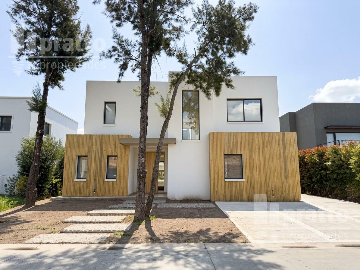Foto de Casa en Laguna Grande sobre lote interno, imagen 1