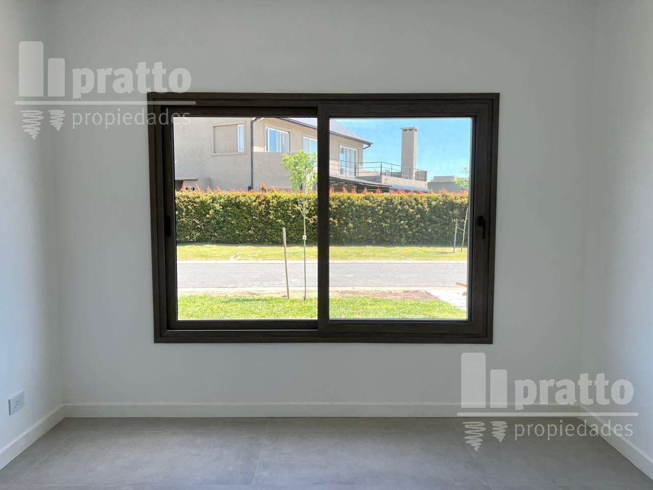 Foto de Casa de 4 dormitorios Escritorio y Playroom a la laguna, imagen 4