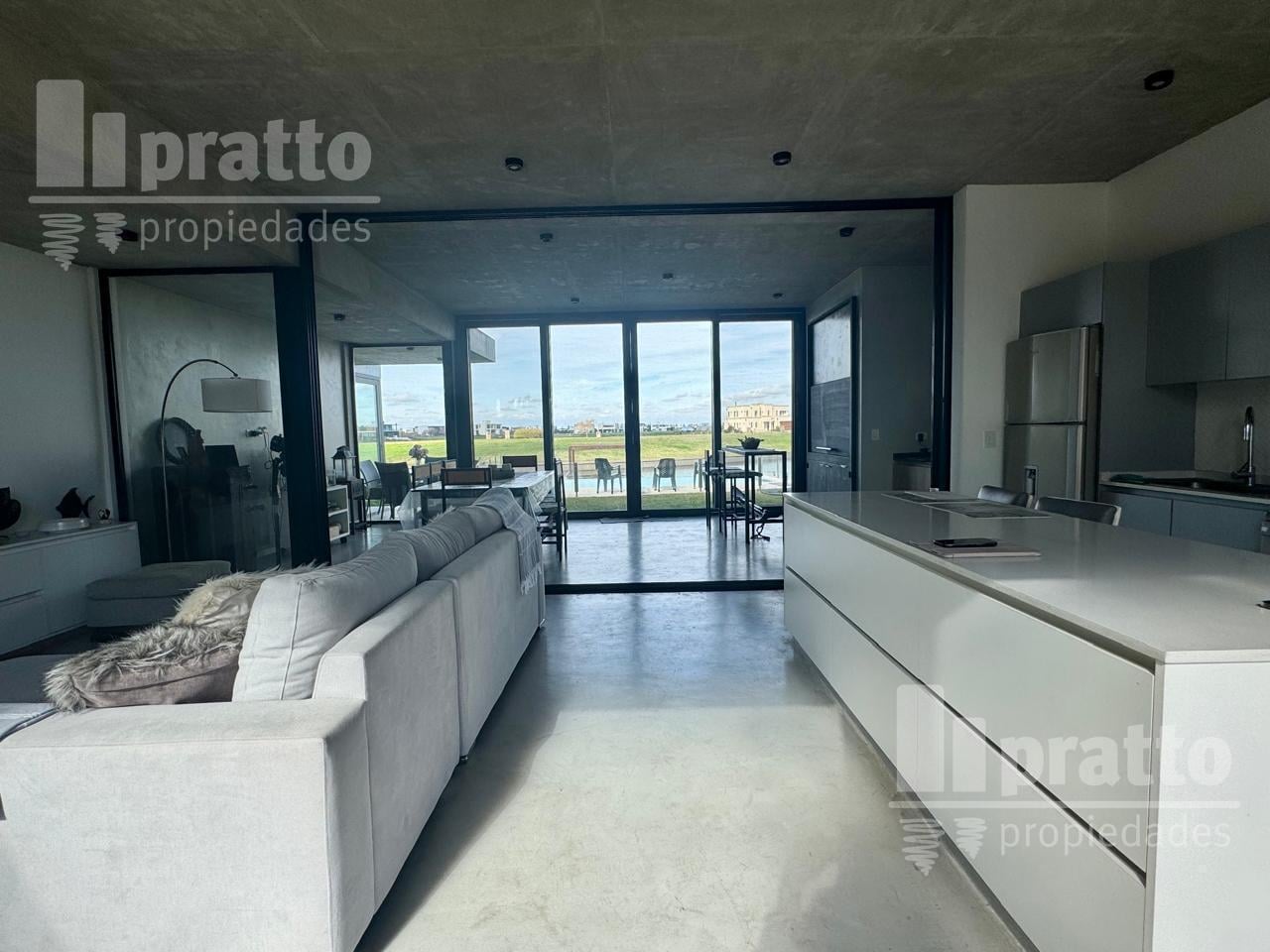 Foto de Casa al río con amarra propia, pileta climatizada y tecnología, imagen 2