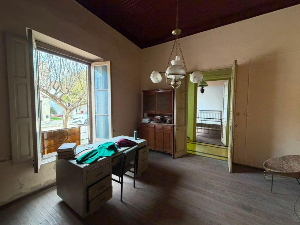Foto de Casa en venta en el centro de San Antonio de Areco. A refaccionar, imagen 2