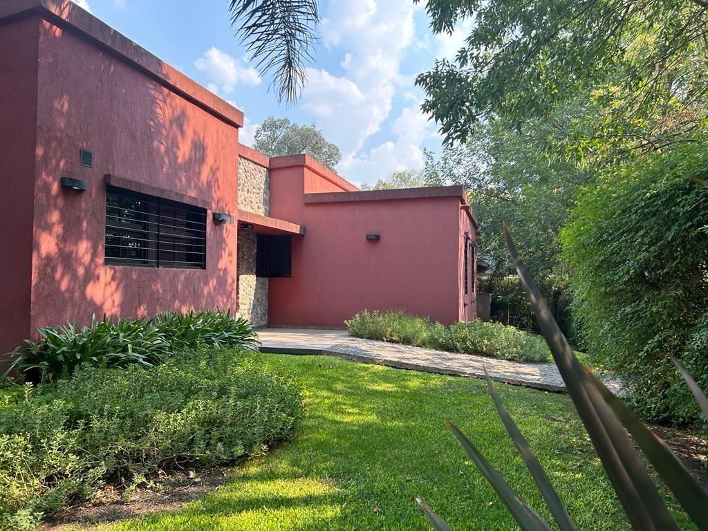 Venta Casa 4 Amb. c/ parque y pileta Parque Leloir, Ituzaing