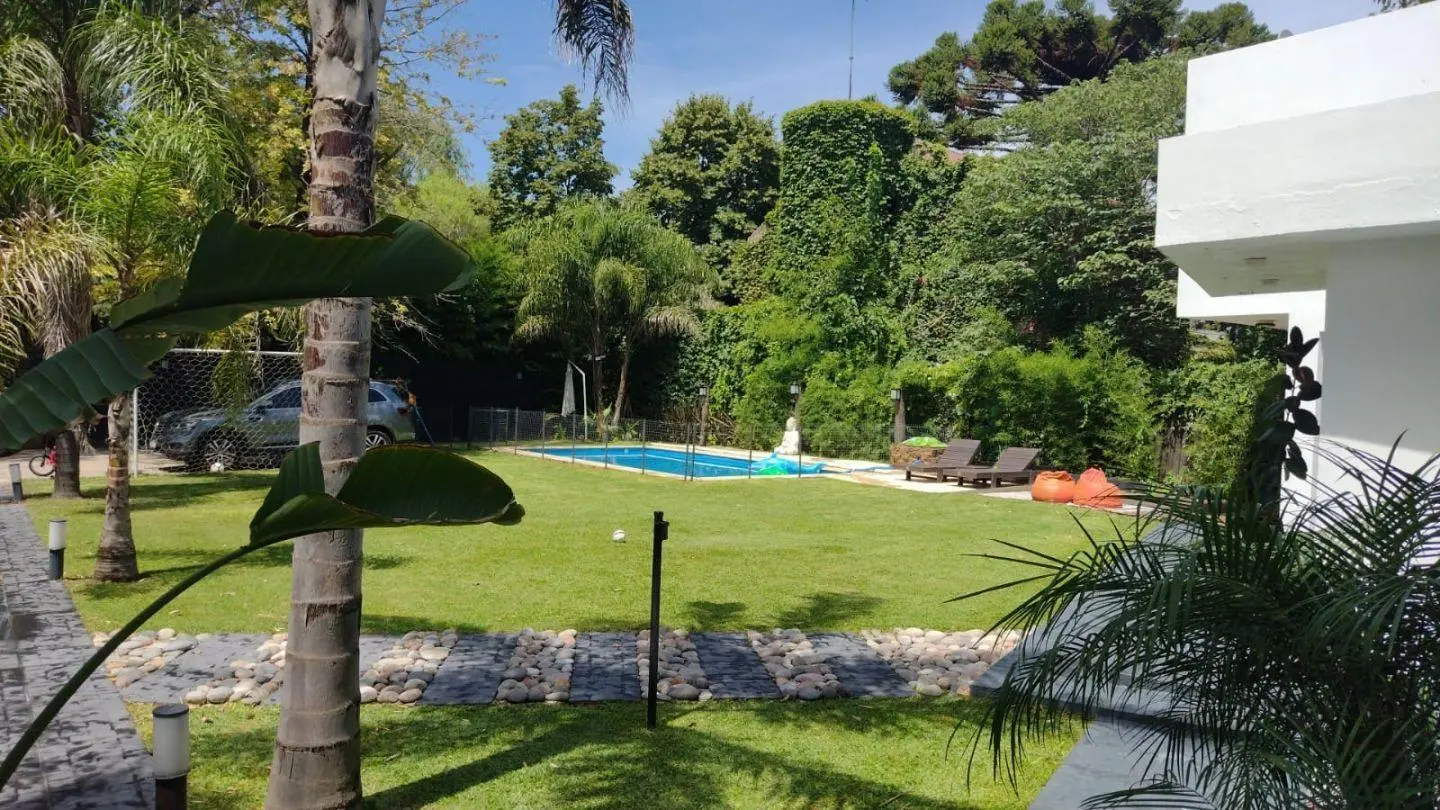 (PROPIEDAD SUSPENDIDA ) Venta Casa 4 Amb , parque y pileta PARQUE LELOIR 1