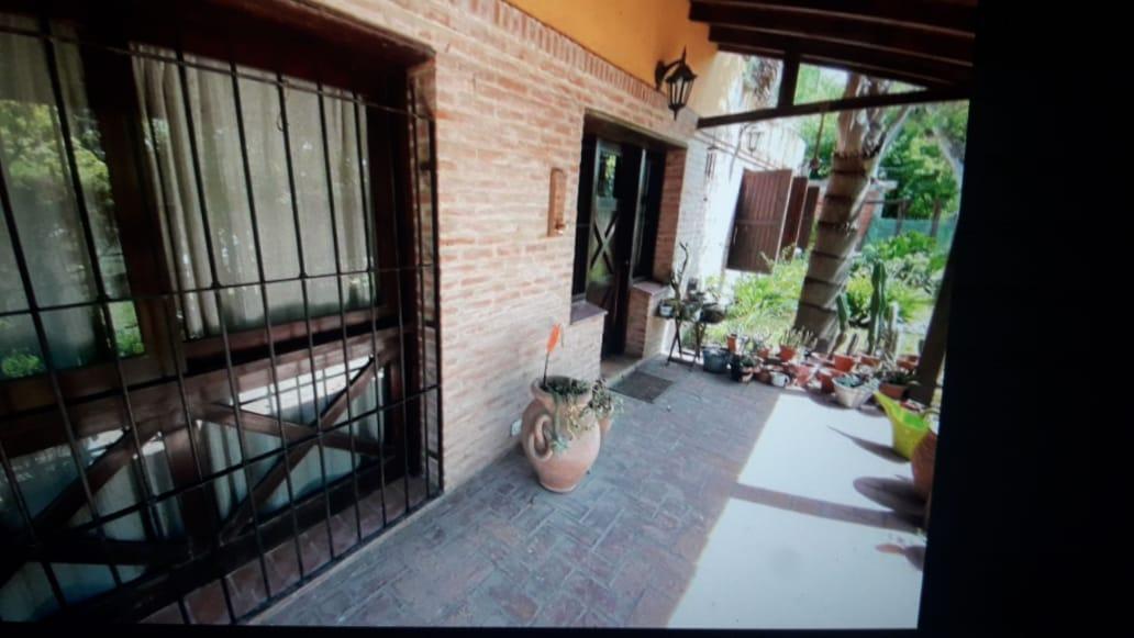 VENTA de Chalet 4 Amb. Parque Leloir, Ituzaingo
