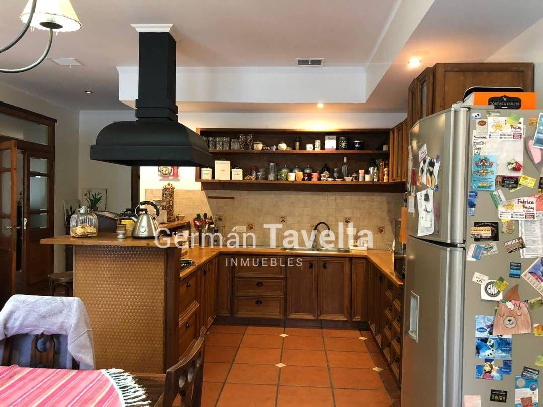 Venta Casa con parque, pileta en Parque Leloir, ituzaingo