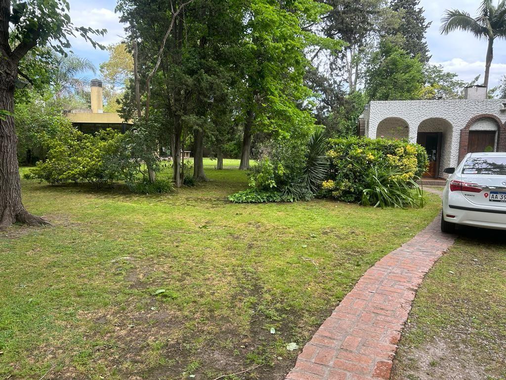 Venta de Casa con parque, quincho y pileta, Parque Leloir