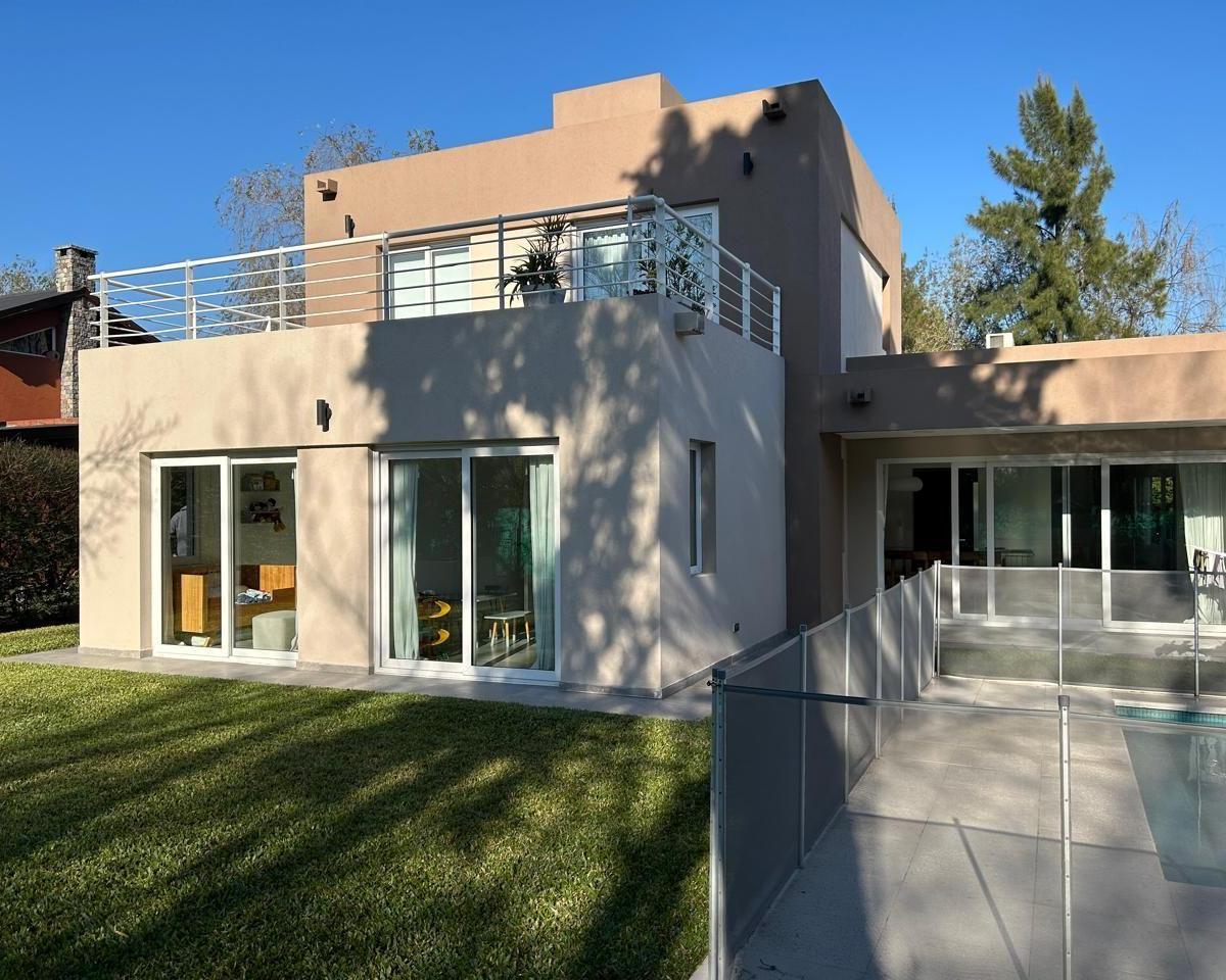 (PROPIEDAD SUSPENDIDA ) Venta casa 4 Amb. Barrio Cerrado Altos Del Sol, Ituzaingo